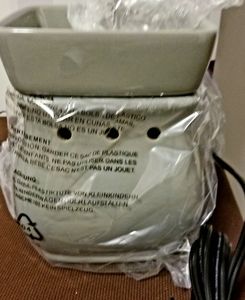 🌟New🌟 in box Scentsy warmer